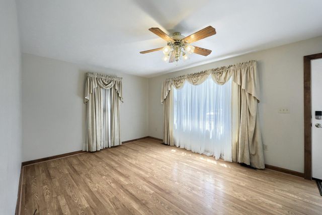 1 WINTER DR, Gettysburg, PA 17325