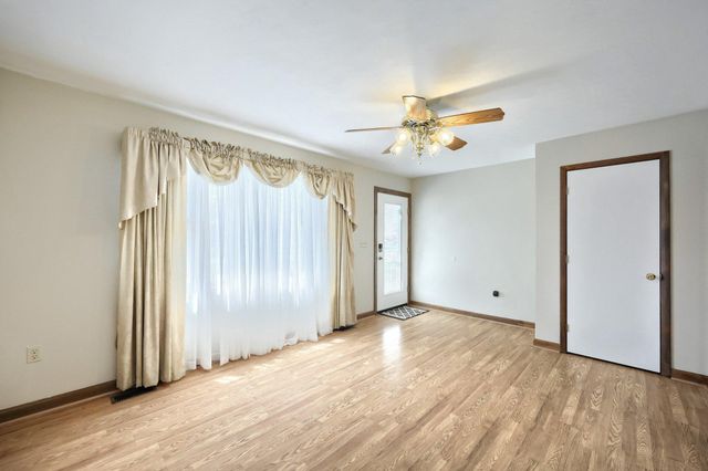 1 WINTER DR, Gettysburg, PA 17325
