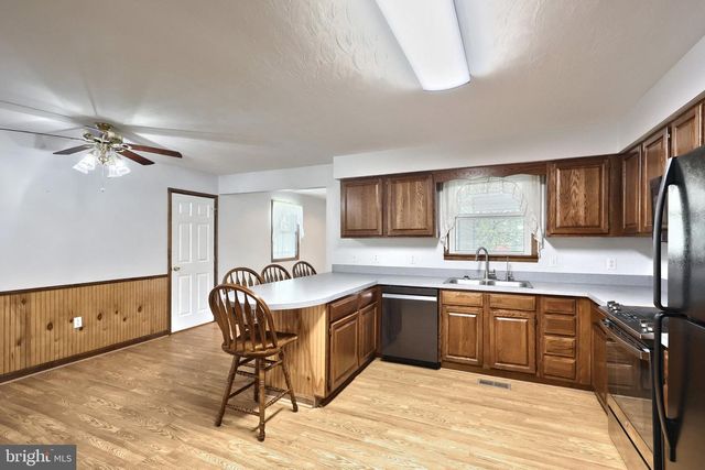1 WINTER DR, Gettysburg, PA 17325