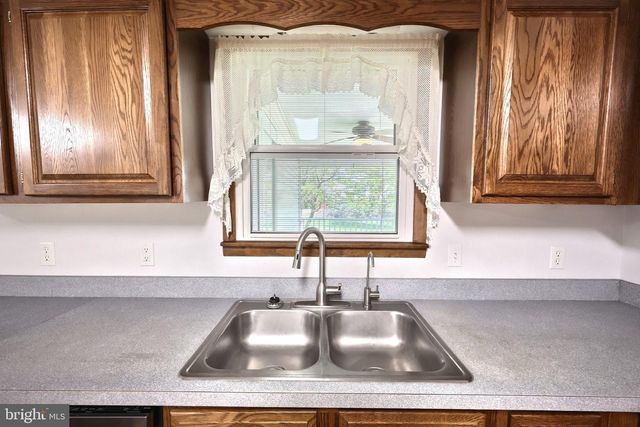 1 WINTER DR, Gettysburg, PA 17325
