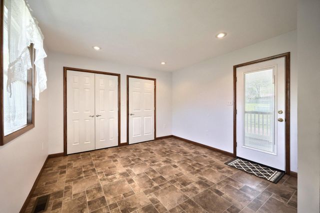 1 WINTER DR, Gettysburg, PA 17325