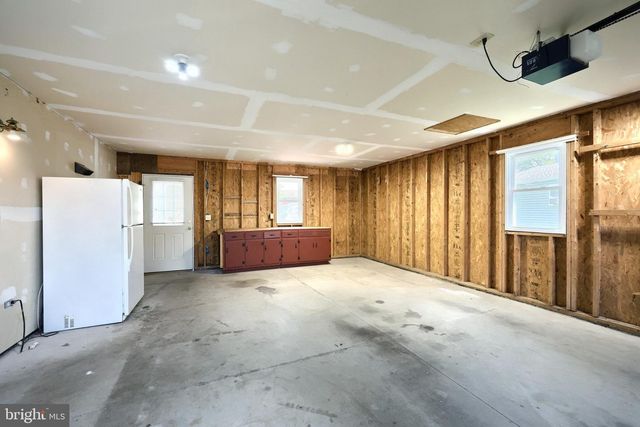 1 WINTER DR, Gettysburg, PA 17325