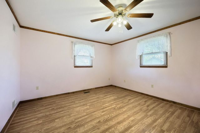 1 WINTER DR, Gettysburg, PA 17325