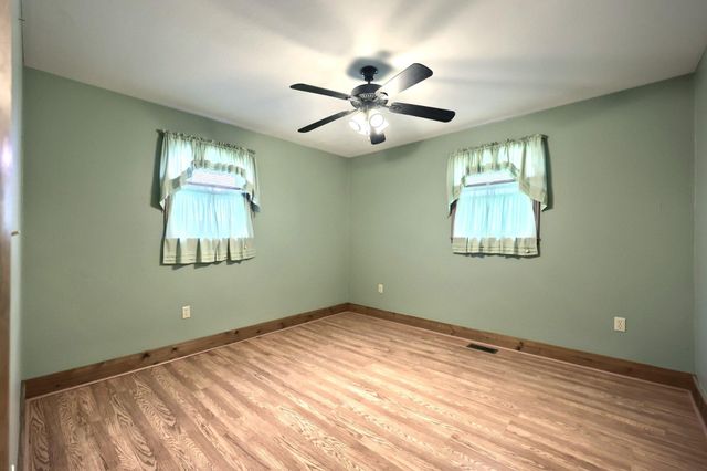 1 WINTER DR, Gettysburg, PA 17325