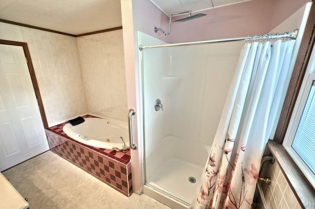 1 WINTER DR, Gettysburg, PA 17325