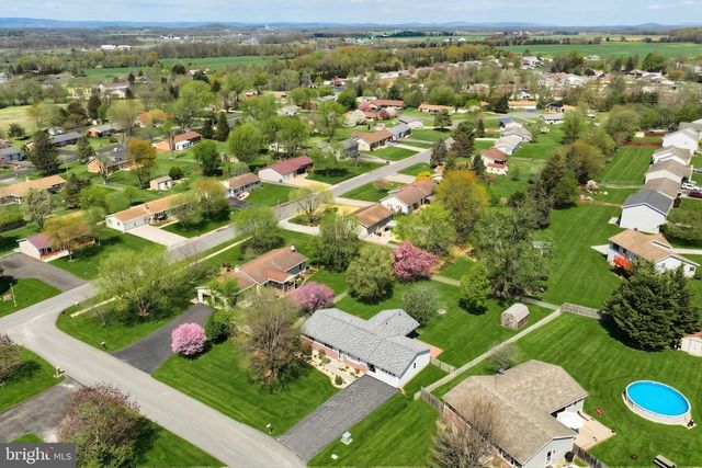 1 WINTER DR, Gettysburg, PA 17325