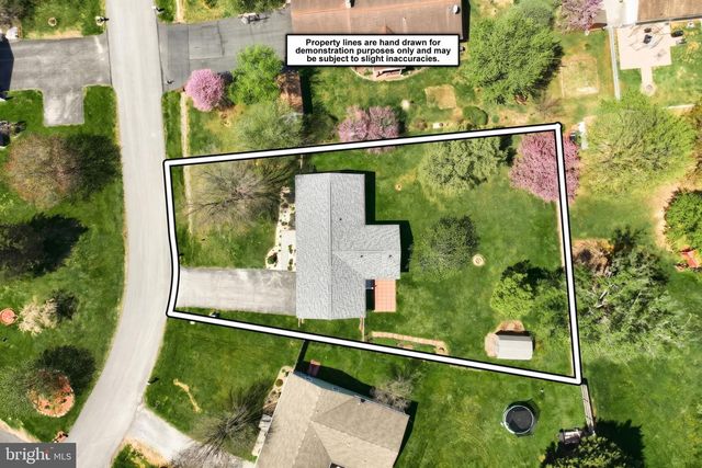 1 WINTER DR, Gettysburg, PA 17325