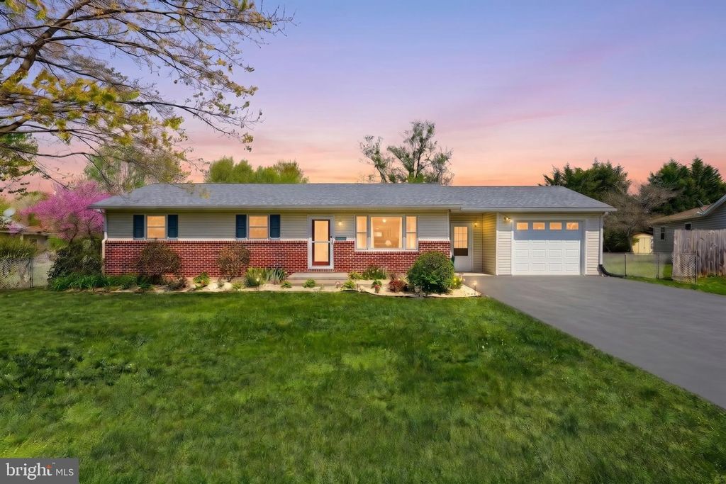 1 WINTER DR, Gettysburg, PA 17325