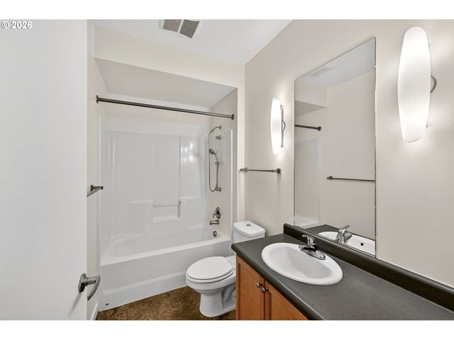 2525 N KILLINGSWORTH St 109, Portland, OR 97217