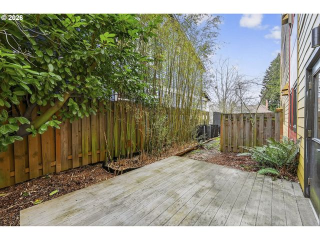 2525 N KILLINGSWORTH St 109, Portland, OR 97217