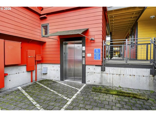 2525 N KILLINGSWORTH St 109, Portland, OR 97217