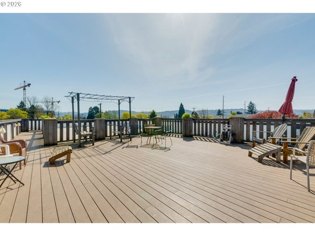 2525 N KILLINGSWORTH St 109, Portland, OR 97217