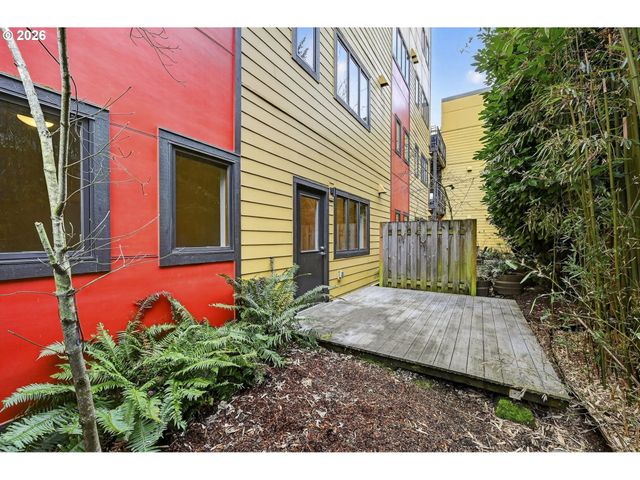 2525 N KILLINGSWORTH St 109, Portland, OR 97217