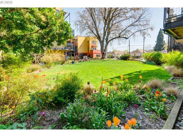 2525 N KILLINGSWORTH St 109, Portland, OR 97217