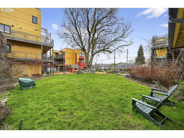 2525 N KILLINGSWORTH St 109, Portland, OR 97217