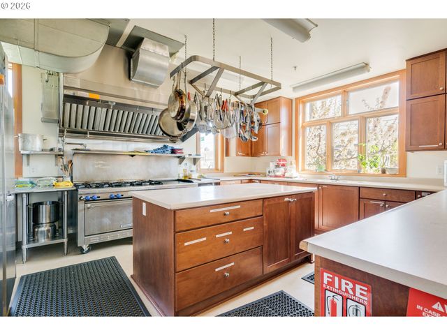 2525 N KILLINGSWORTH St 109, Portland, OR 97217