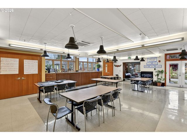 2525 N KILLINGSWORTH St 109, Portland, OR 97217