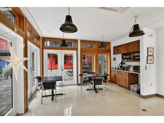 2525 N KILLINGSWORTH St 109, Portland, OR 97217