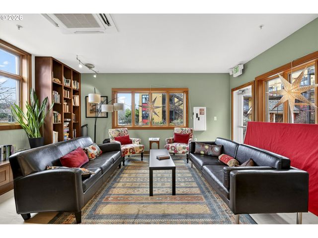 2525 N KILLINGSWORTH St 109, Portland, OR 97217