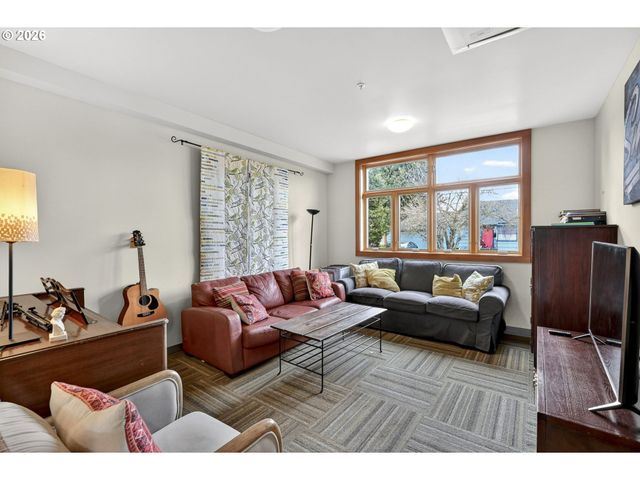 2525 N KILLINGSWORTH St 109, Portland, OR 97217