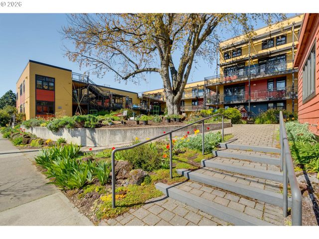 2525 N KILLINGSWORTH St 109, Portland, OR 97217