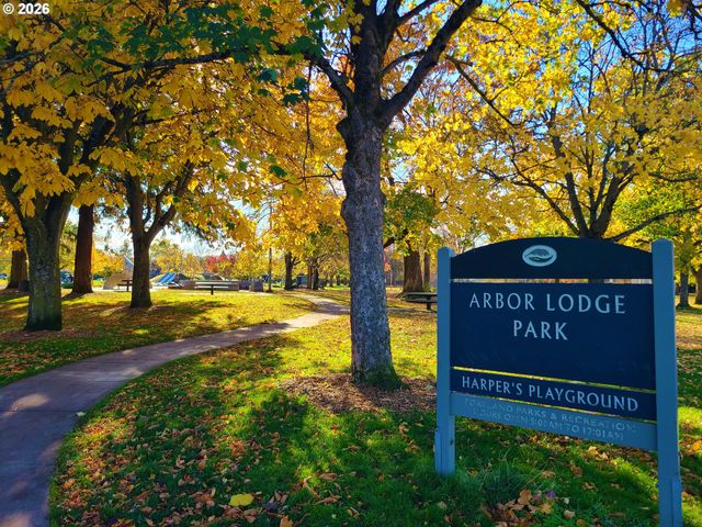 2525 N KILLINGSWORTH St 109, Portland, OR 97217