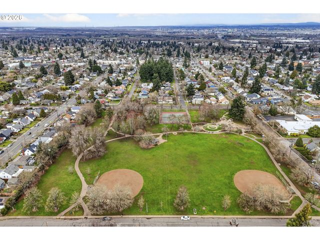 2525 N KILLINGSWORTH St 109, Portland, OR 97217