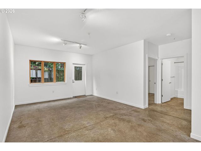 2525 N KILLINGSWORTH St 109, Portland, OR 97217