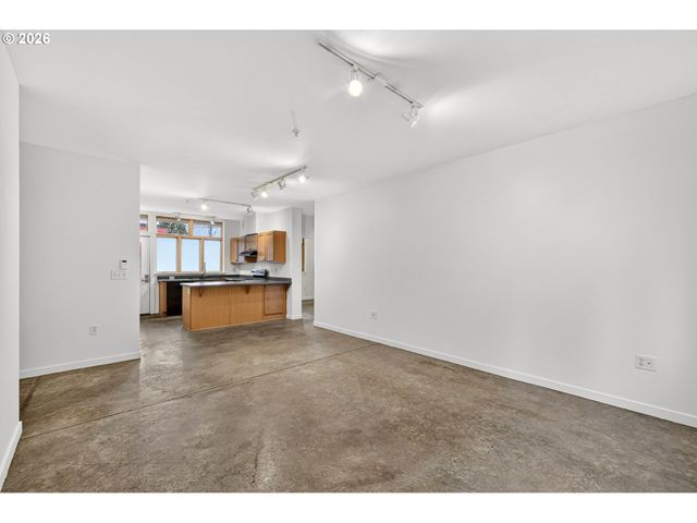 2525 N KILLINGSWORTH St 109, Portland, OR 97217