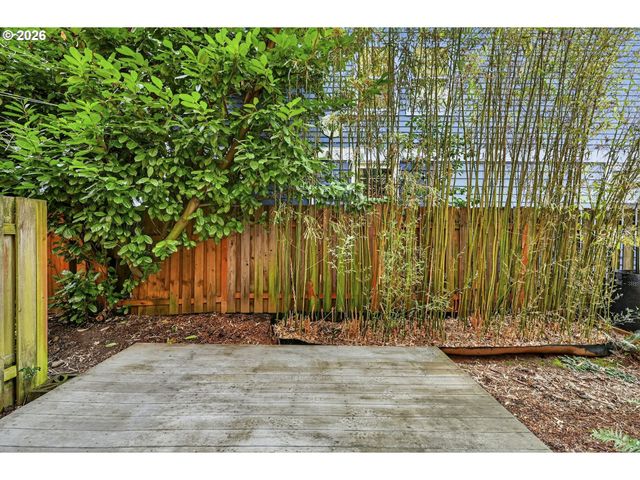 2525 N KILLINGSWORTH St 109, Portland, OR 97217