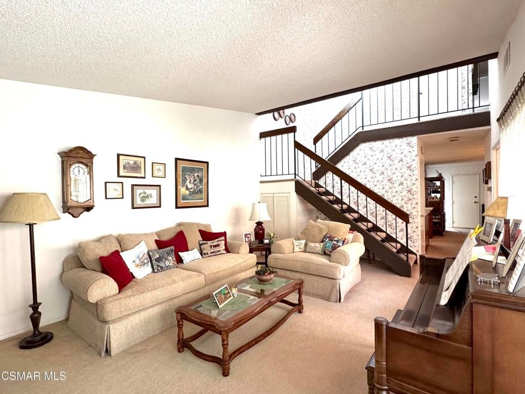 10201 Valley Circle Boulevard 2, Chatsworth, CA 91311 — photo 2