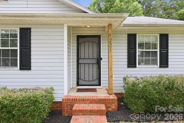 1221 Capps Hollow Drive, Charlotte, NC 28216