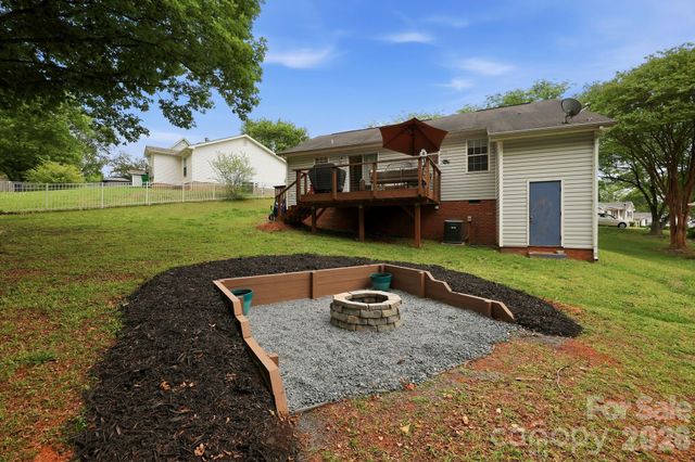 1221 Capps Hollow Drive, Charlotte, NC 28216