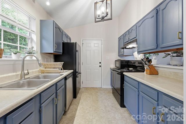 1221 Capps Hollow Drive, Charlotte, NC 28216