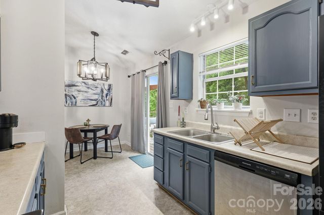 1221 Capps Hollow Drive, Charlotte, NC 28216