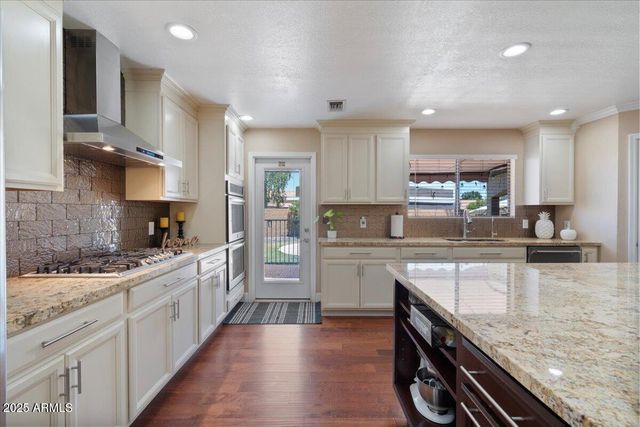 1670 E WHITTEN Street, Chandler, AZ 85225