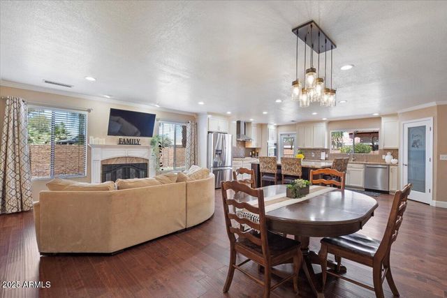 1670 E WHITTEN Street, Chandler, AZ 85225