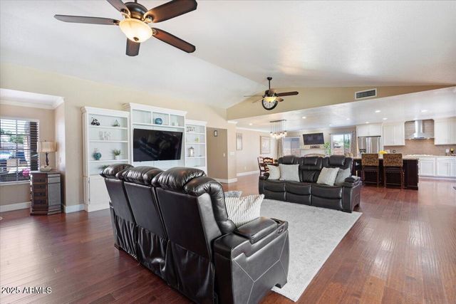 1670 E WHITTEN Street, Chandler, AZ 85225