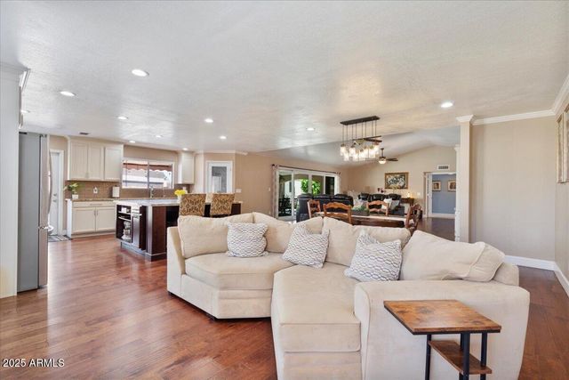 1670 E WHITTEN Street, Chandler, AZ 85225