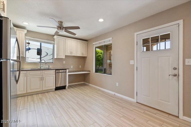 1670 E WHITTEN Street, Chandler, AZ 85225