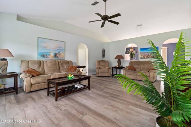 308 NW Tamarind Circle NW 41, Palm Bay, FL 32907