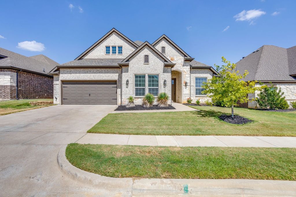 1008 Wildwood Drive, Joshua, TX 76058 — exterior