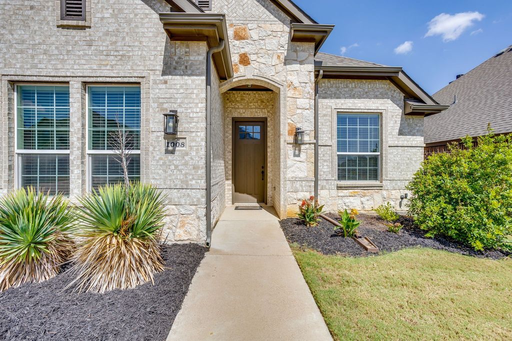1008 Wildwood Drive, Joshua, TX 76058 — photo 2