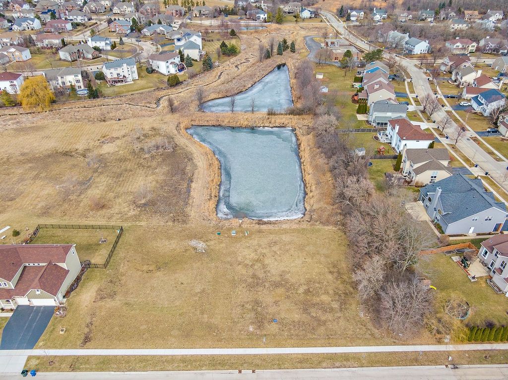 1530 Westbourne Parkway, Algonquin, IL 60102