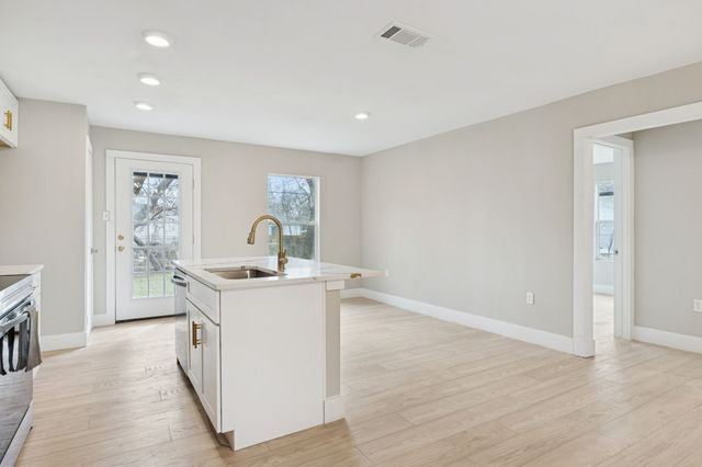 2148 Kathleen Avenue, Dallas, TX 75216