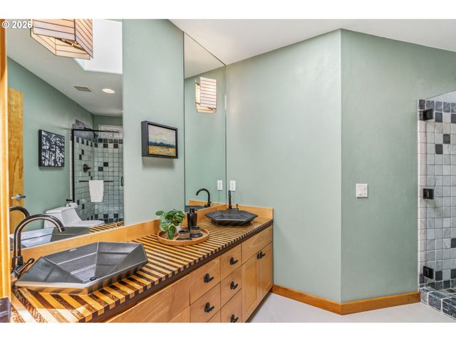 41577 DEERHORN Rd, Springfield, OR 97478