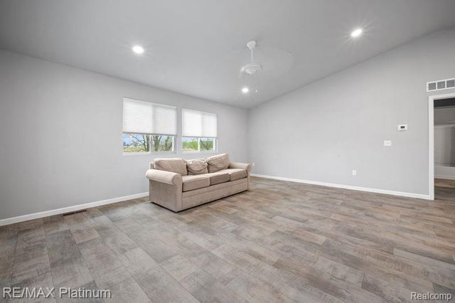 2869 W Sycamore River Drive, Fowlerville, MI 48836