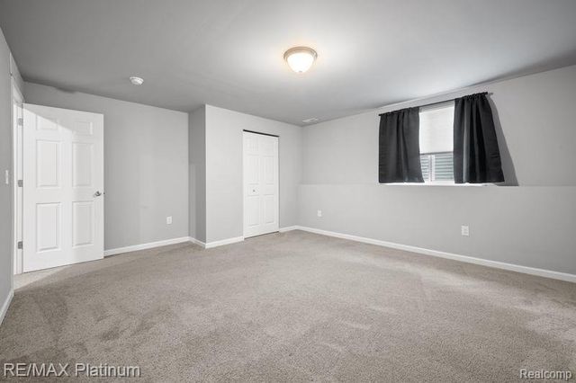 2869 W Sycamore River Drive, Fowlerville, MI 48836