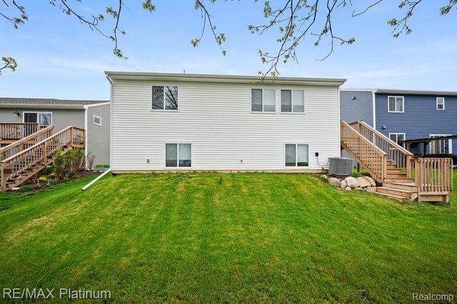 2869 W Sycamore River Drive, Fowlerville, MI 48836