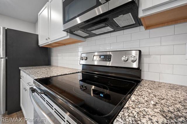 2869 W Sycamore River Drive, Fowlerville, MI 48836